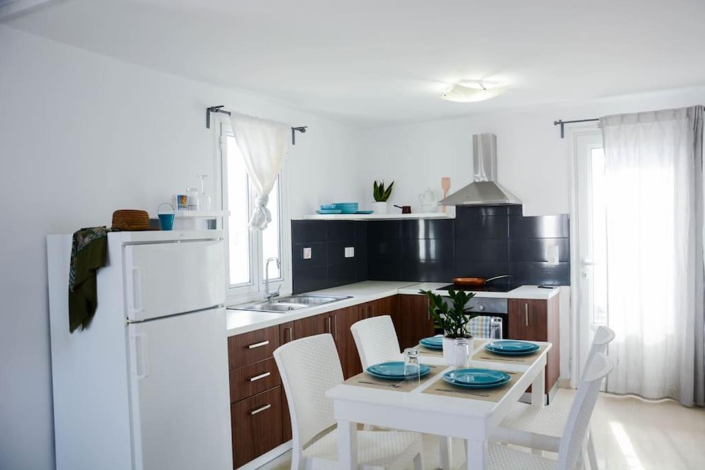 White Wave Villa, 3Min Walk From Beach Kamári Eksteriør billede